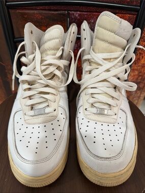 White High-Top Men's Boots - Classic Leather Style